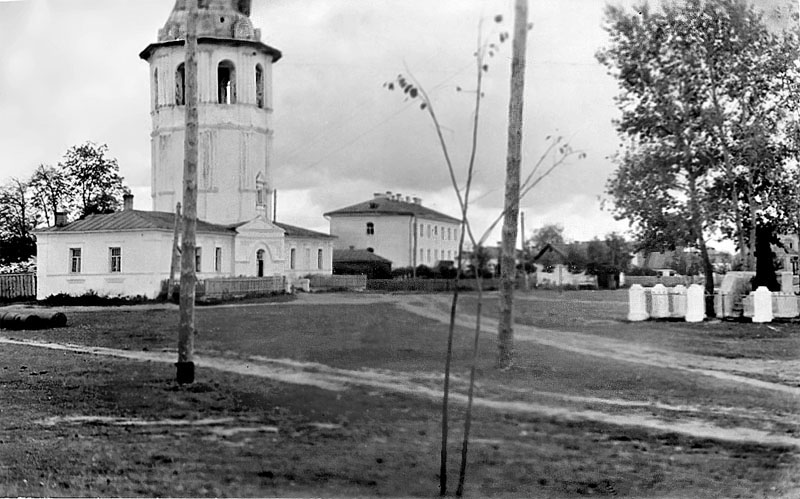 Елатьма. Звонница храма Рождества Пресвятой Богородицы, тюремный замок.