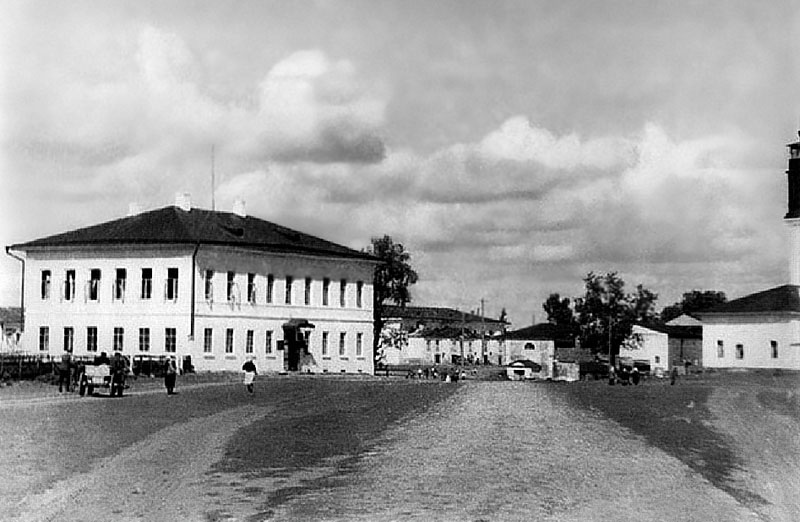 Елатьма. Бывшее дание Земской управы и уездного съезда земских судов.