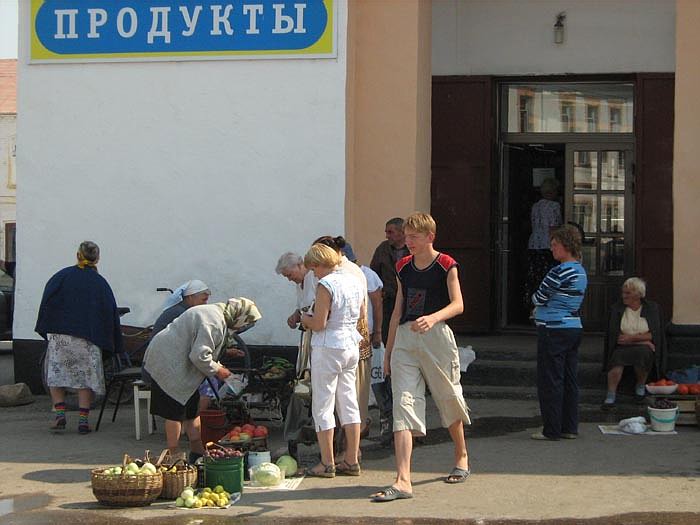 Елатьма. У торговых рядов. Фото Зиновина В.Н. 2007 г.