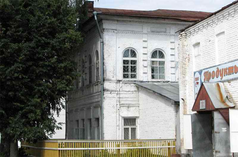 Елатьма. Исторические торговые здания в центре города.